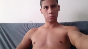 garoto brasil mostrando o pau