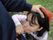 Милая  в лесу решила выполнить условия спора