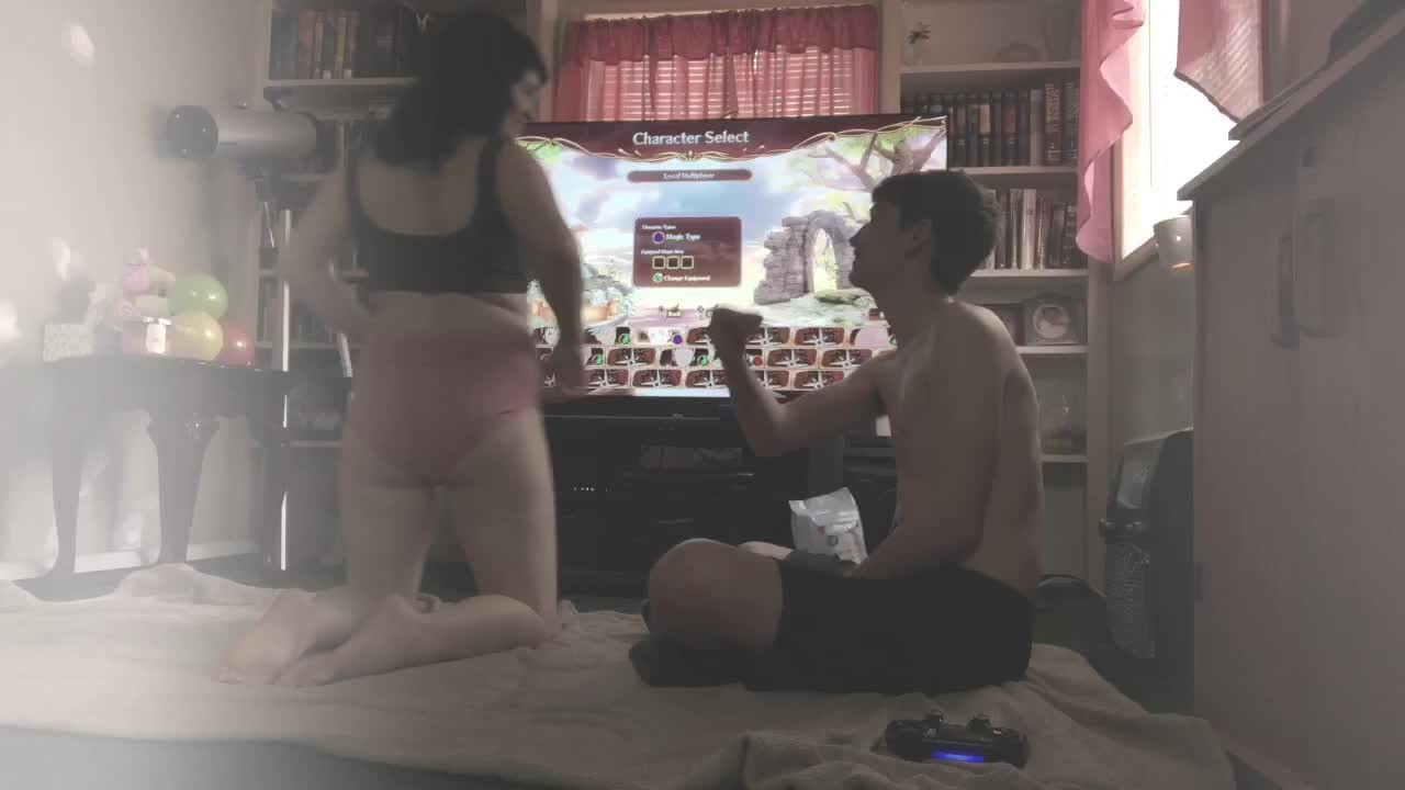 Strip Gaming (Seven Deadly Sins) Loser Takes It ALL Off!! - Darmowe seks wideo - RedTube