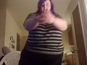 BBW SHAKES ASS ON TIKTOK