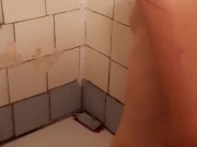 Посмотрела, как моя девушка моется в душе и не удержалась, чтобы не трахнуть её смесителем. 16/16