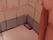 Посмотрела, как моя девушка моется в душе и не удержалась, чтобы не трахнуть её смесителем. 7/16