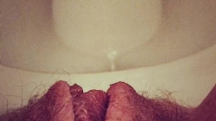 Hairy BBW closeup latenight powerpiss on toilet