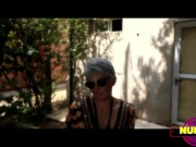 LA PSICOLOGA PUTA SE COJE AL PILETERO MIENTRAS EL MARIDO LE COJE EL CULO A LA MUCAMA 2 Parte 3/16