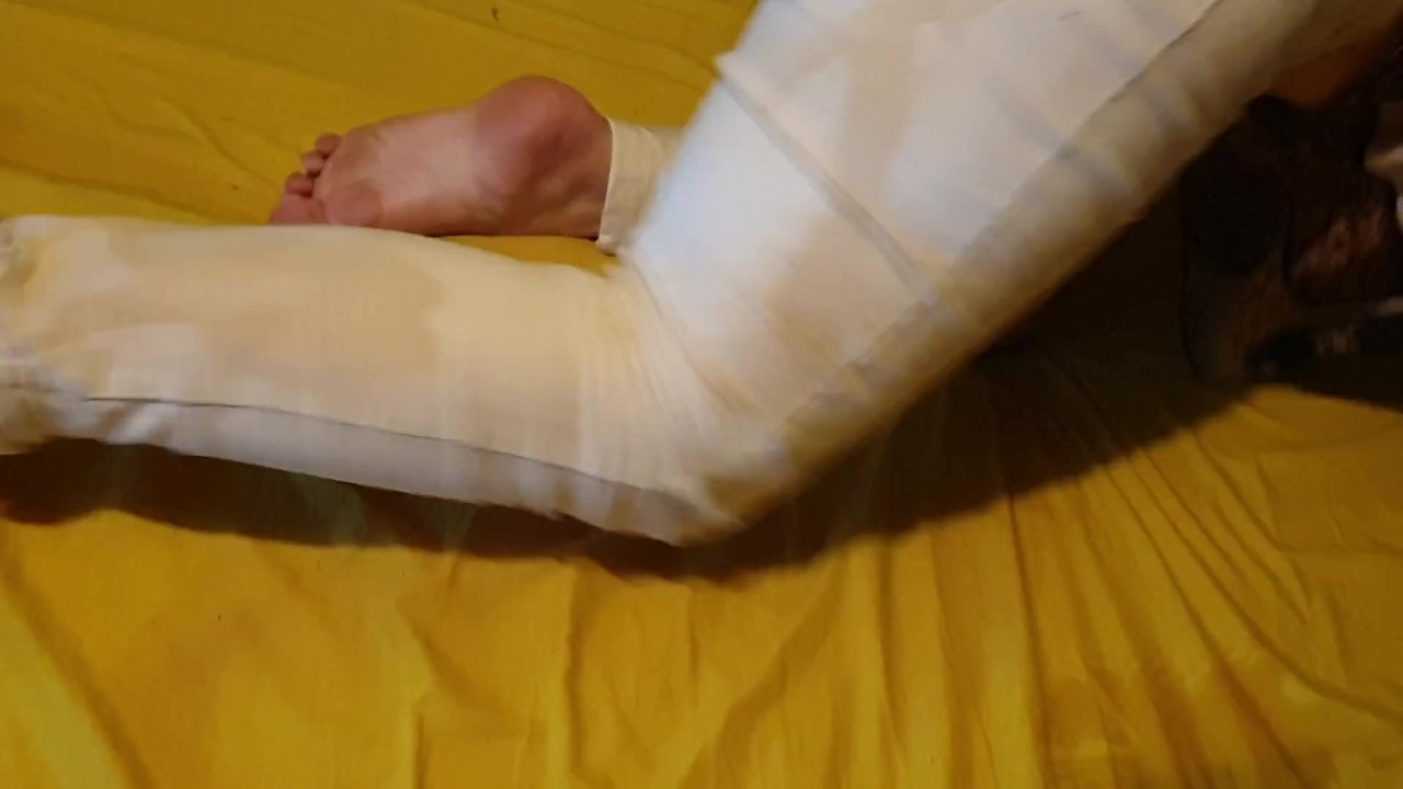 Bedwetting in pee stained white jeans. Feeling lazy and wet the bed again ;P - Free Sex Video - RedTube