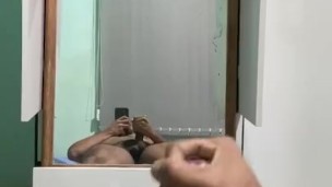 Gemendo de tesão até gozar 