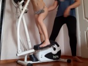 Тренер меня трахнул во время занятия на орбитреке и довёл до оргазма. 16/16