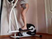 Тренер меня трахнул во время занятия на орбитреке и довёл до оргазма. 2/16