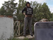Получила оргазм от вибратора на дистанционном управлении во время прогулки по заброшенной усадьбе. - Screenshot 2 of 16 - Orgasm