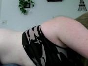 Curvy slut humping her pillow 14/16