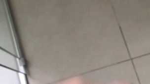 Punheta com gozada imensa com empregada olhando