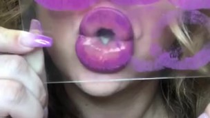 Glass Kissing