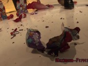 maximal pervers - Schokoweihnachtsmann in die Fotze schieben, pissen und user beleidigen.. 5/16