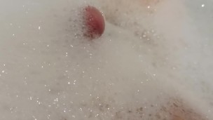 Pissing in a bathtub with foam