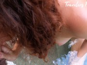 Je le suce dans la rivière et ça me rend toute mouillée 15/16