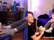 Manic's Stinky First Time Foot Worship turns her on and becomes a makeout session!
