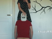 Mistress orders to lick pussy to orgasm while reading a book, cunnilingus in the office –Facesitting 15/16