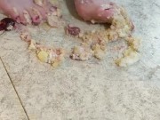 Cake crushing  - Screenshot 12 of 16 - Foot Fetish