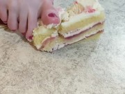 Cake crushing  - Screenshot 5 of 16 - Feet Worship