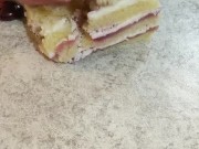 Cake crushing  - Screenshot 6 of 16 - HD