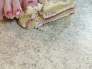 Cake crushing  - Screenshot 7 of 16 - Foot Fetish