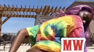 FAT ASS HEADSTAND ROOFTOP YOGA & TWERK DARKSKIN MEGHAN 