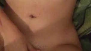 Se masturba y me enseña como lo hace