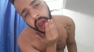 Mostrando meus peitos cheio de tesão 