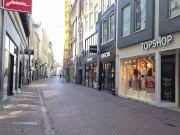 First-time voyeur plays with her pussy in the centre of Amsterdam in broad daylight 16/16