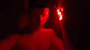 Boquete no quarto escuro da Tyler na orgia #SeattlePride