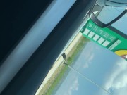 Горячая брюнетка отсосала водителю член в машине ,а он кончил ей в рот 1/16