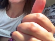 Горячая брюнетка отсосала водителю член в машине ,а он кончил ей в рот