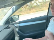 Горячая брюнетка отсосала водителю член в машине ,а он кончил ей в рот 8/16