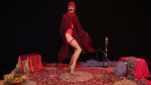 Dança de mulher árabe excitada