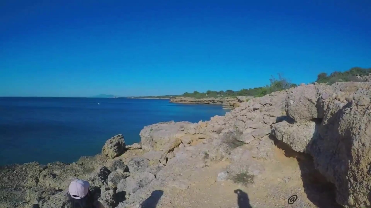 FIT GIRL HAS PASSIONATE SEX ON A PUBLIC BEACH HIDING AMONG THE ROCKS - Free Sex Video - RedTube