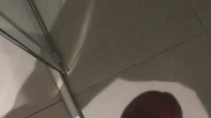 Gozada na escova de dentes da empregada safada