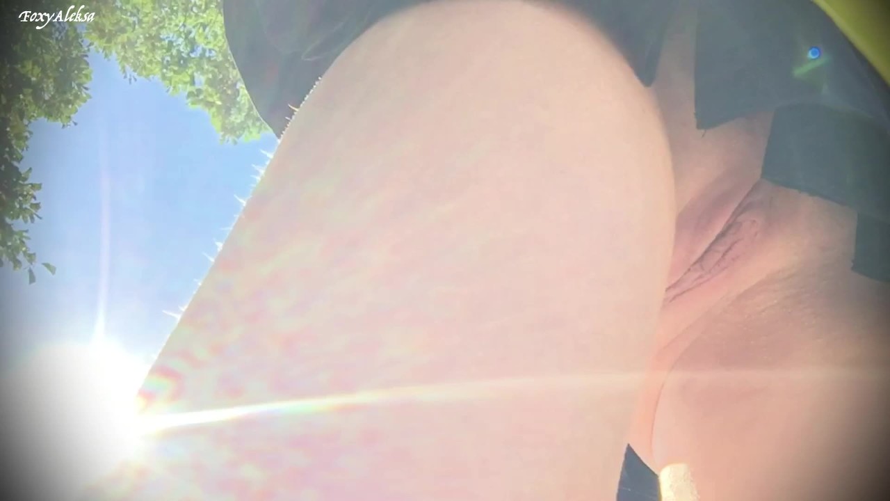 She is caught without panties in a short skirt in the Park. Up skirt close up - Free Sex Video - RedTube