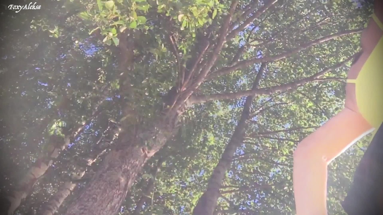 She is caught without panties in a short skirt in the Park. Up skirt close up - Free Sex Video - RedTube