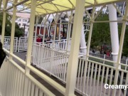 Едва успела проглотить горячую сперму! Рискованный публичный секс на колесе обозрения 1/16