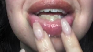 Fingering big lips