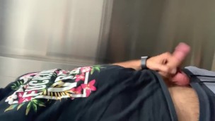 Elevator bate 