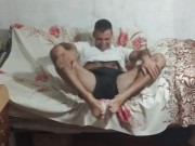 I listen to the radio before dinner.