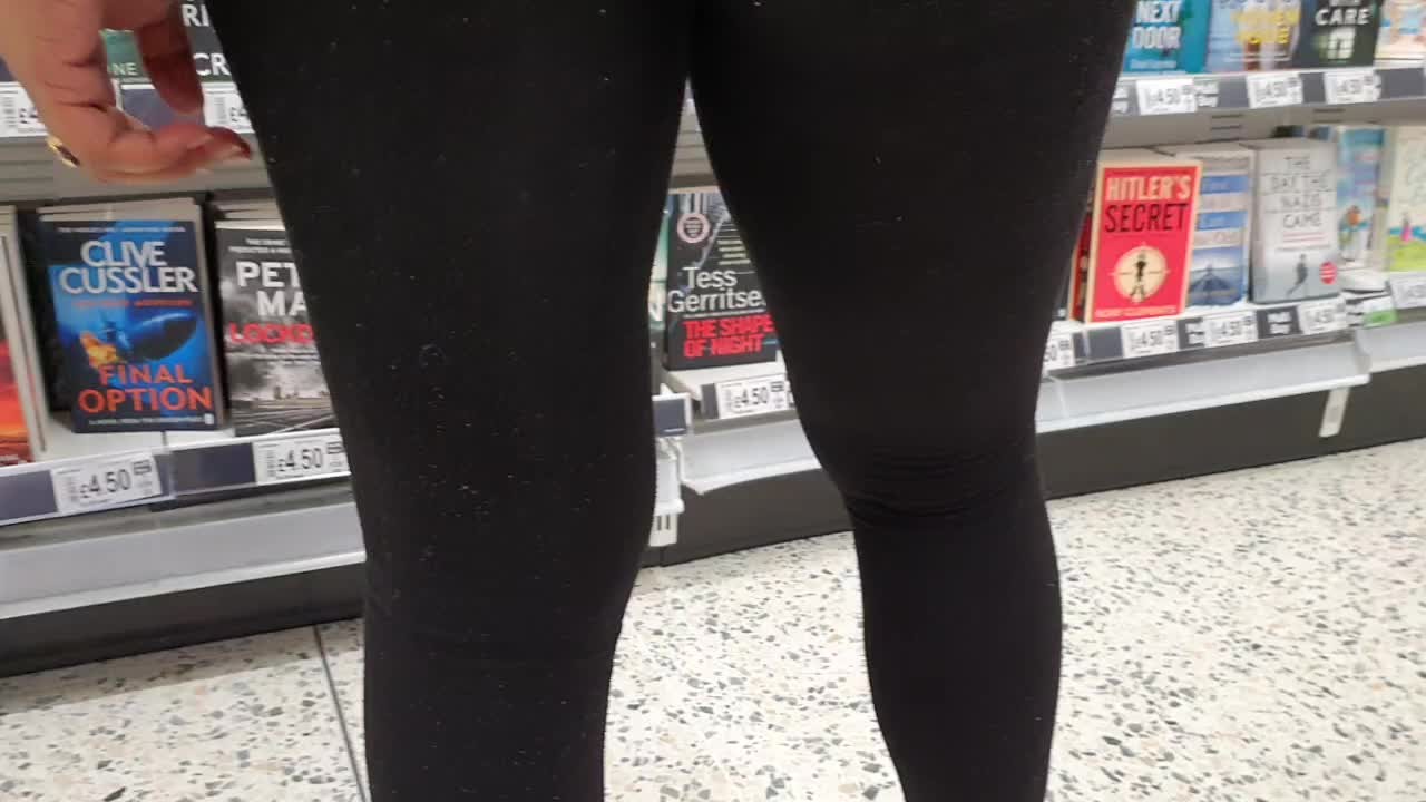 Candid See Through Leggings in a Shopping Mall - Thick Booty and Cameltoe View - Video di sesso gratis - RedTube