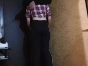 Меня трахнул сосед, пока муж смотрел телевизор. 1/16