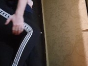 Меня трахнул сосед, пока муж смотрел телевизор. 2/16