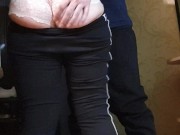 Меня трахнул сосед, пока муж смотрел телевизор. 6/16