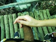 Ci siamo arrapati durante un'escursione e lei ha finito per farmi un pompino all'aperto nel bosco, p 15/16