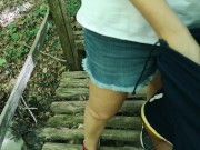 Ci siamo arrapati durante un'escursione e lei ha finito per farmi un pompino all'aperto nel bosco, p 2/16