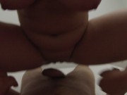 Jedva legalna klinka sa velikim sisama jaše tvrd kurac 1/16