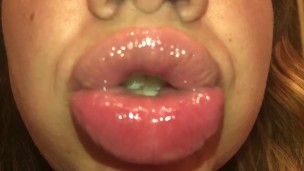 Juicy Lips in Slow Motion 